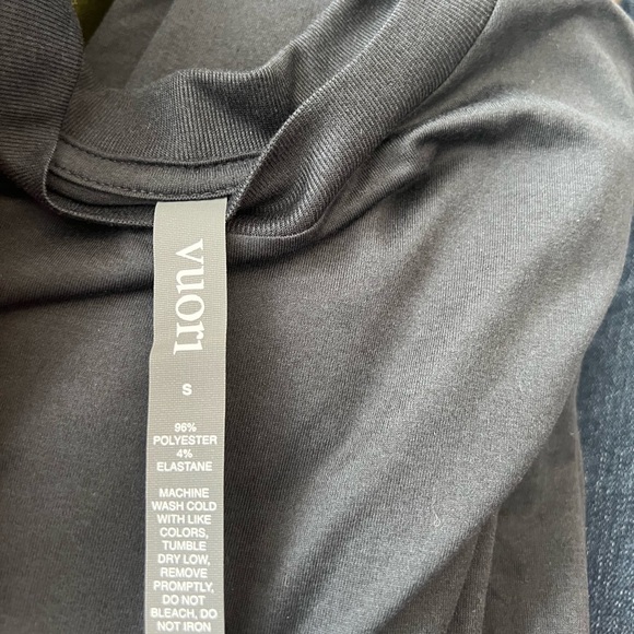 Vuori Women's Daydream Crew Long Sleeve Tee - Black - Picture 4 of 5